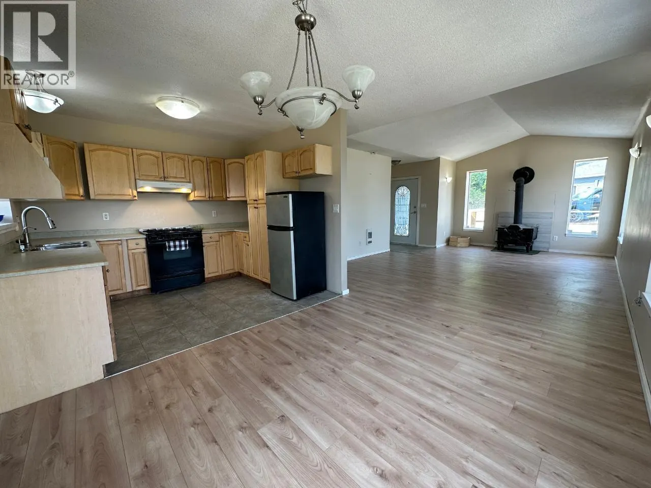 4652 Rose Crescent