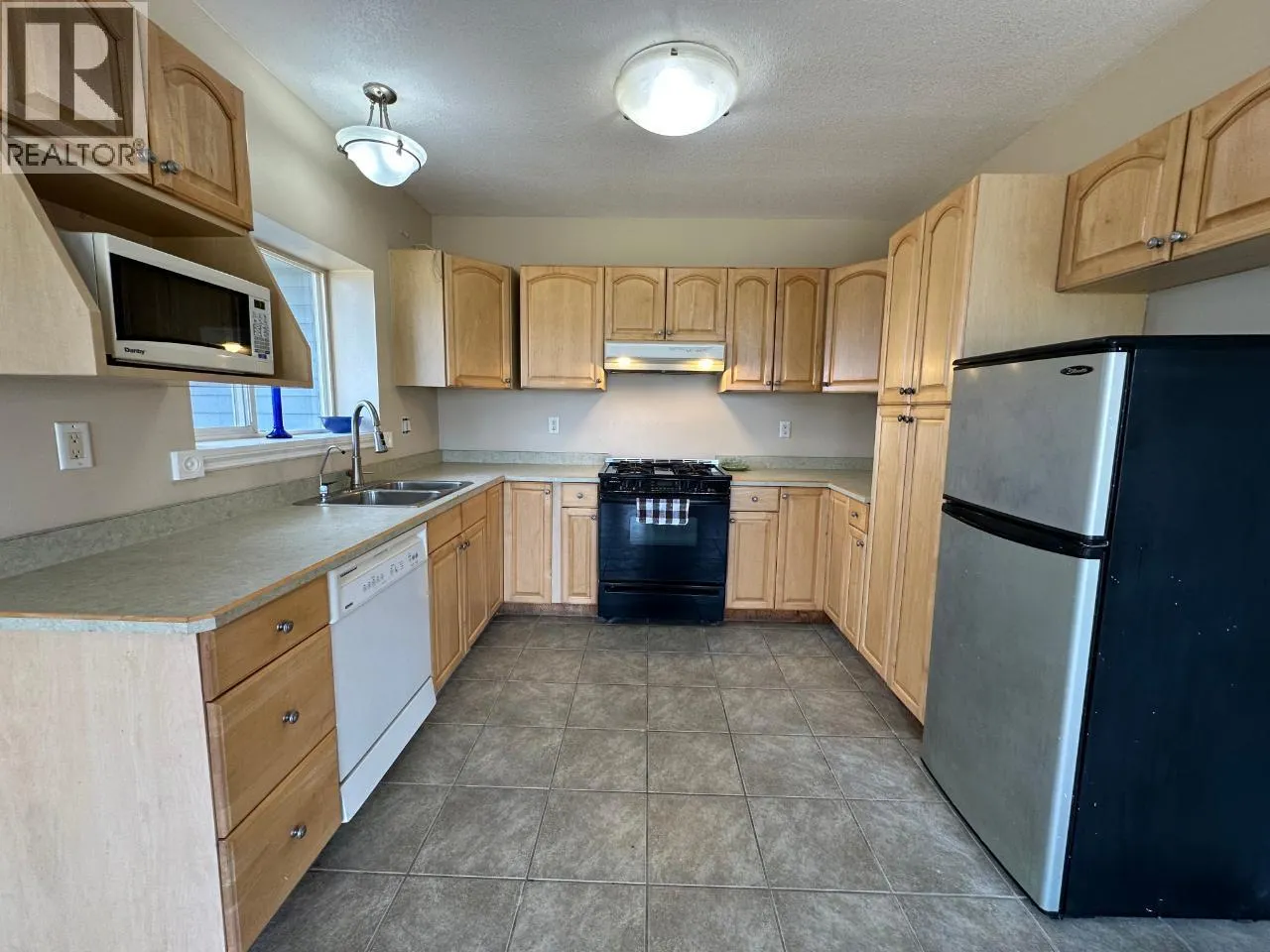 4652 Rose Crescent