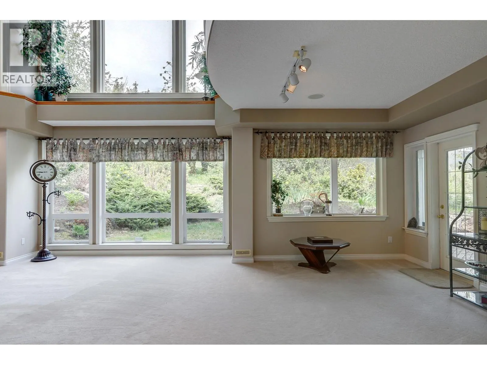 1101 Phoenix Drive