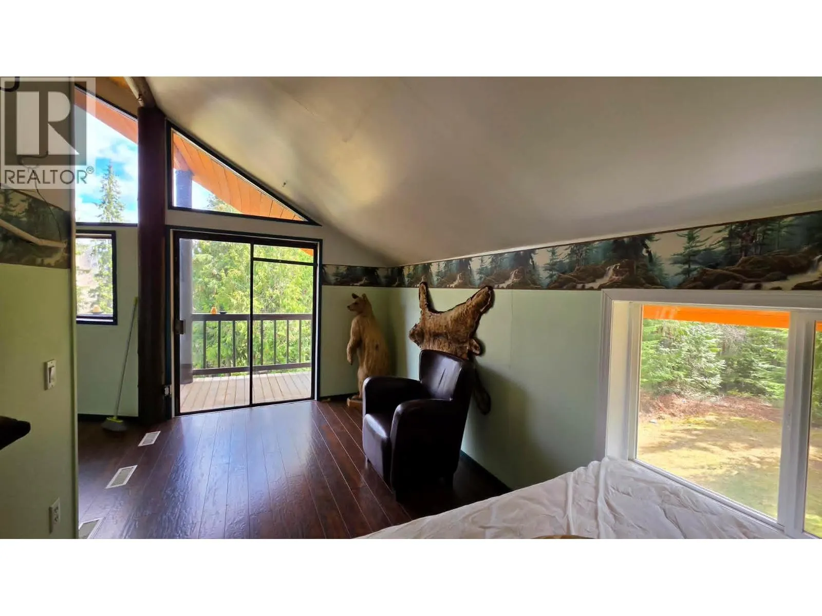 829 Bobbie Burns Road