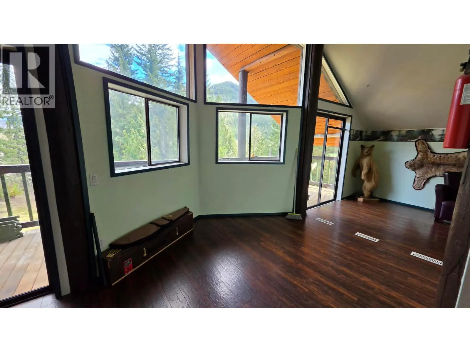 829 Bobbie Burns Road
