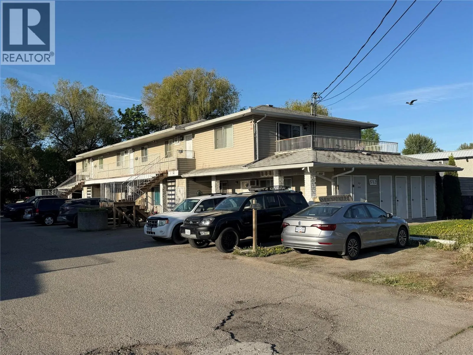 3710-3712 24 Avenue