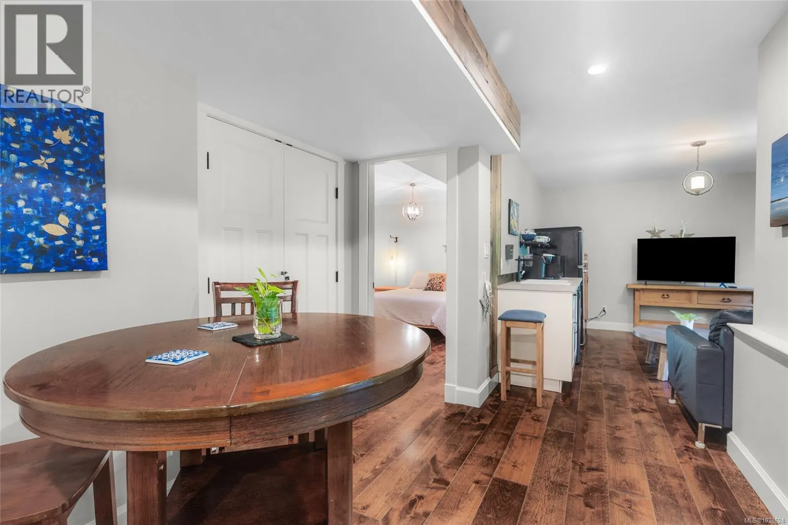 1571 Meadowood Way