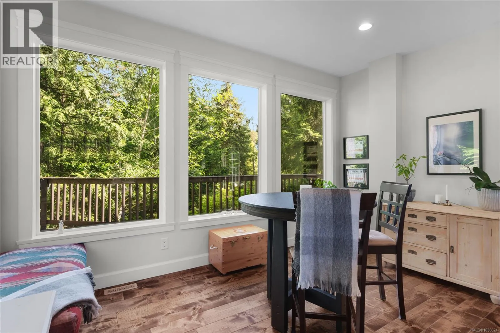 1571 Meadowood Way