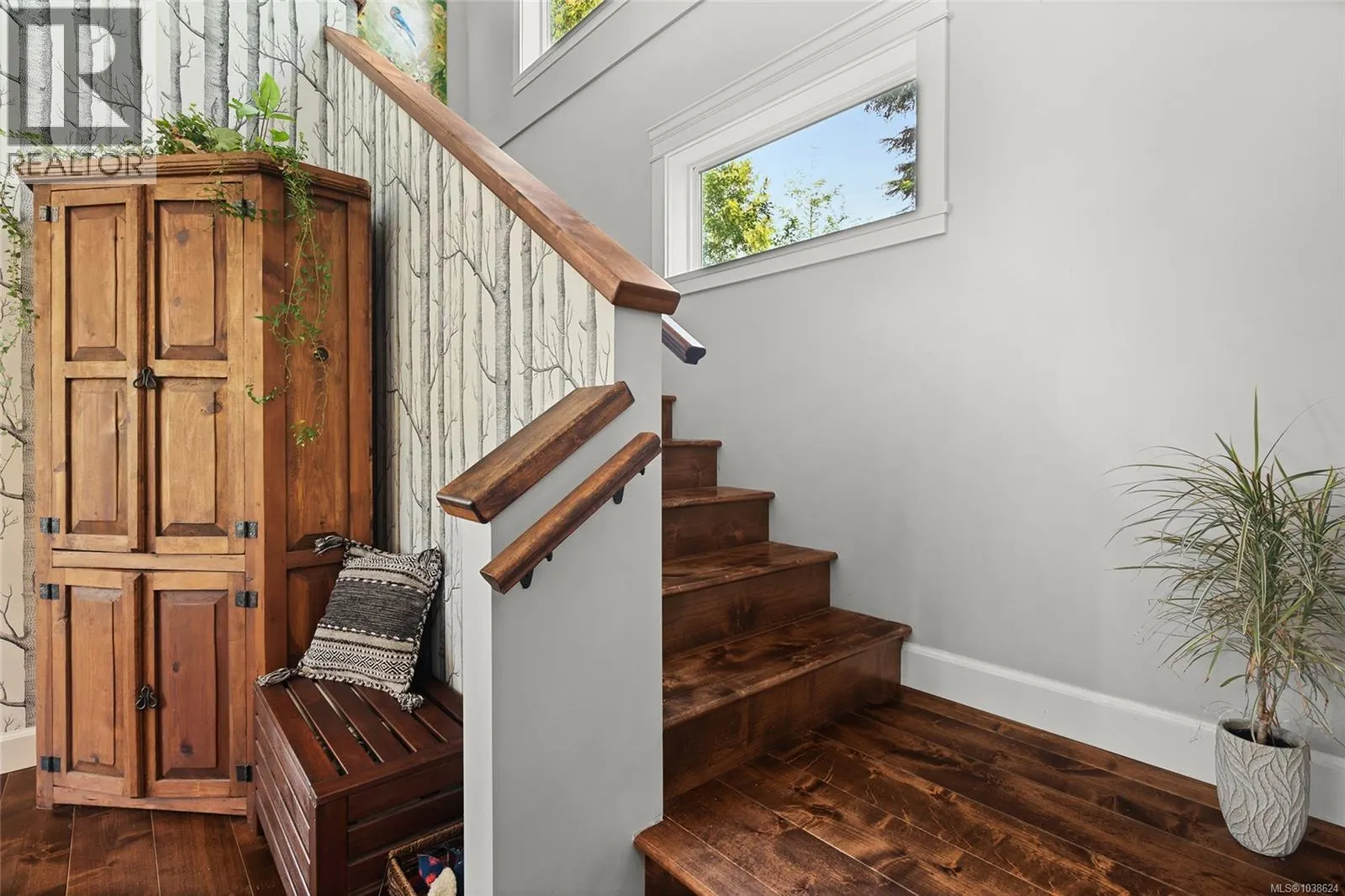 1571 Meadowood Way