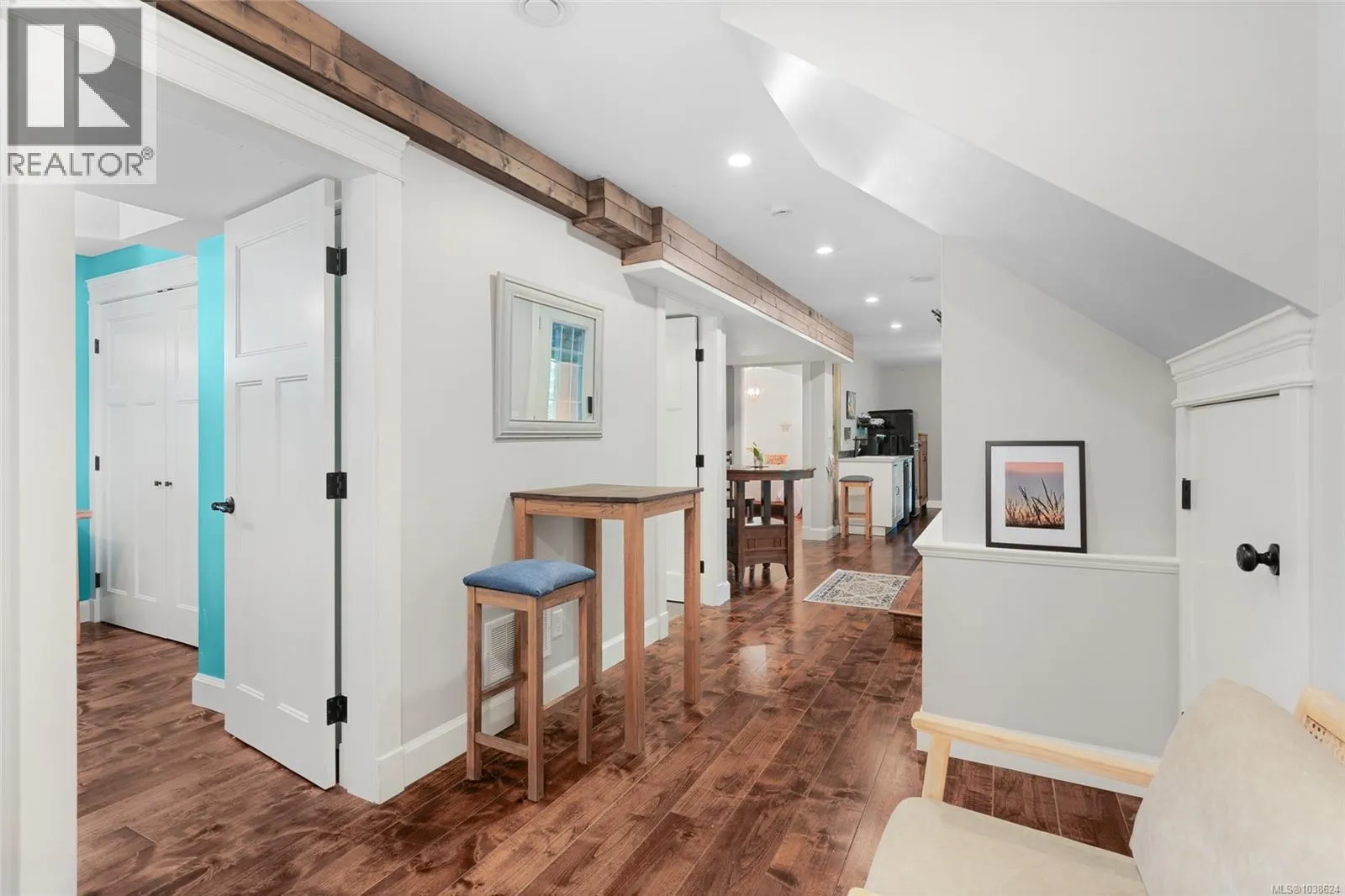 1571 Meadowood Way