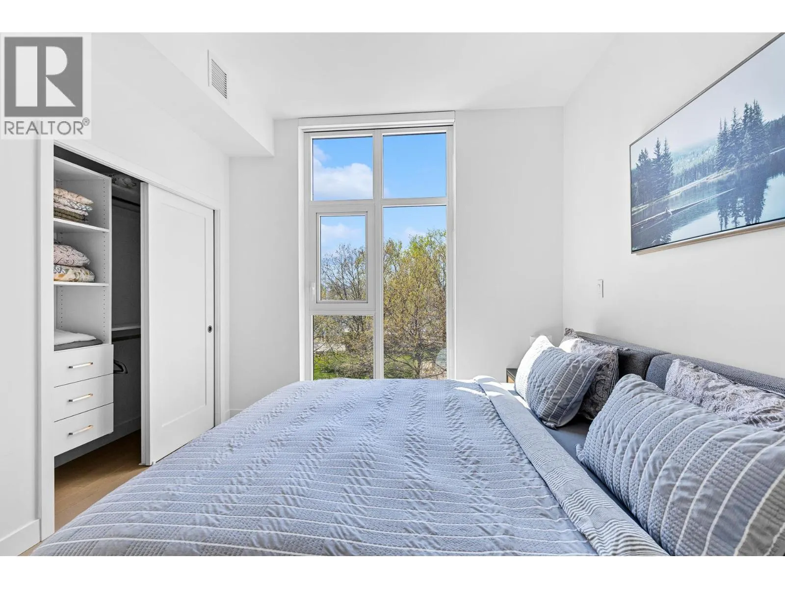 3409 Lakeshore Road Unit# 407