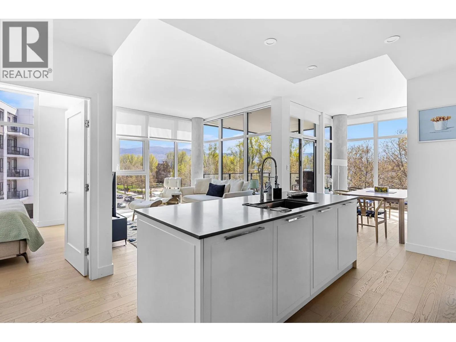 3409 Lakeshore Road Unit# 407