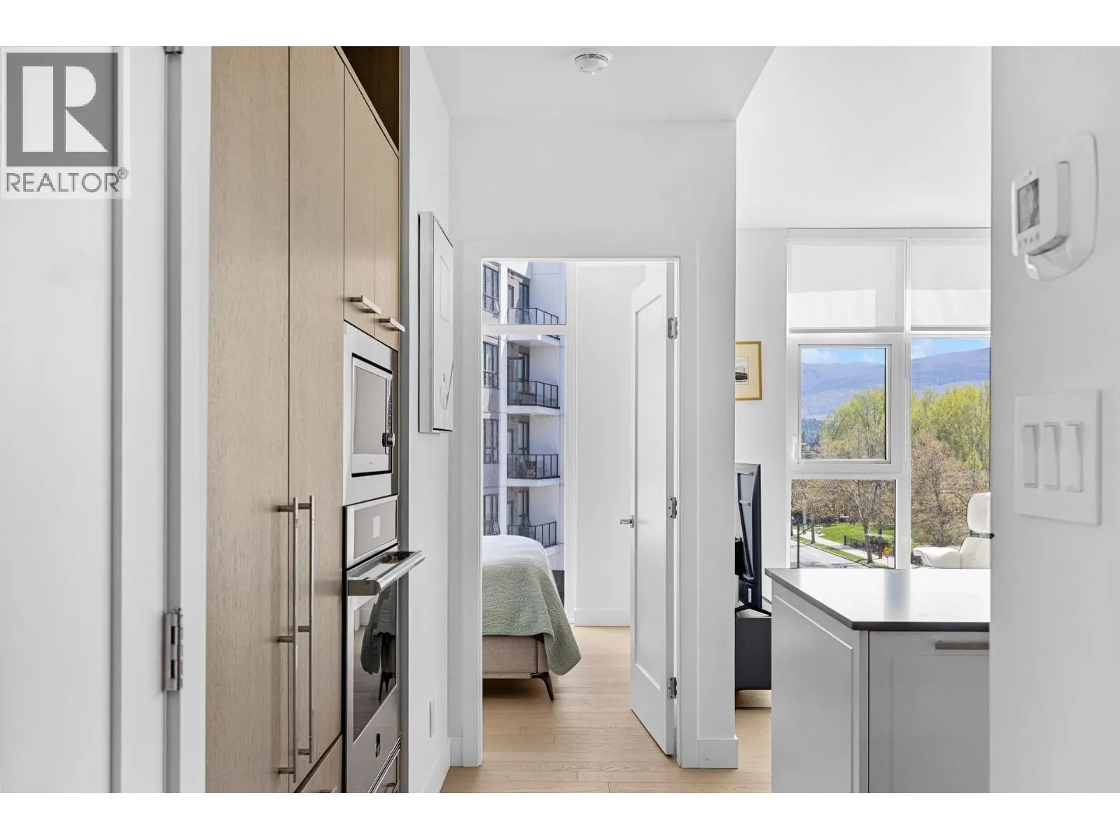 3409 Lakeshore Road Unit# 407