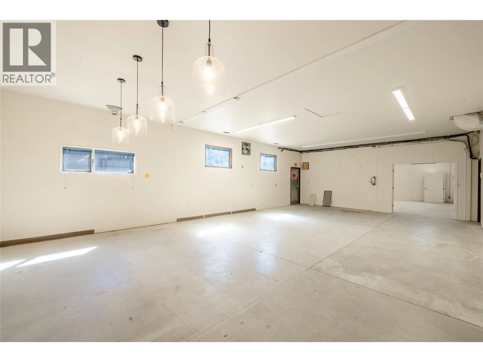 4901 Auto Road SE