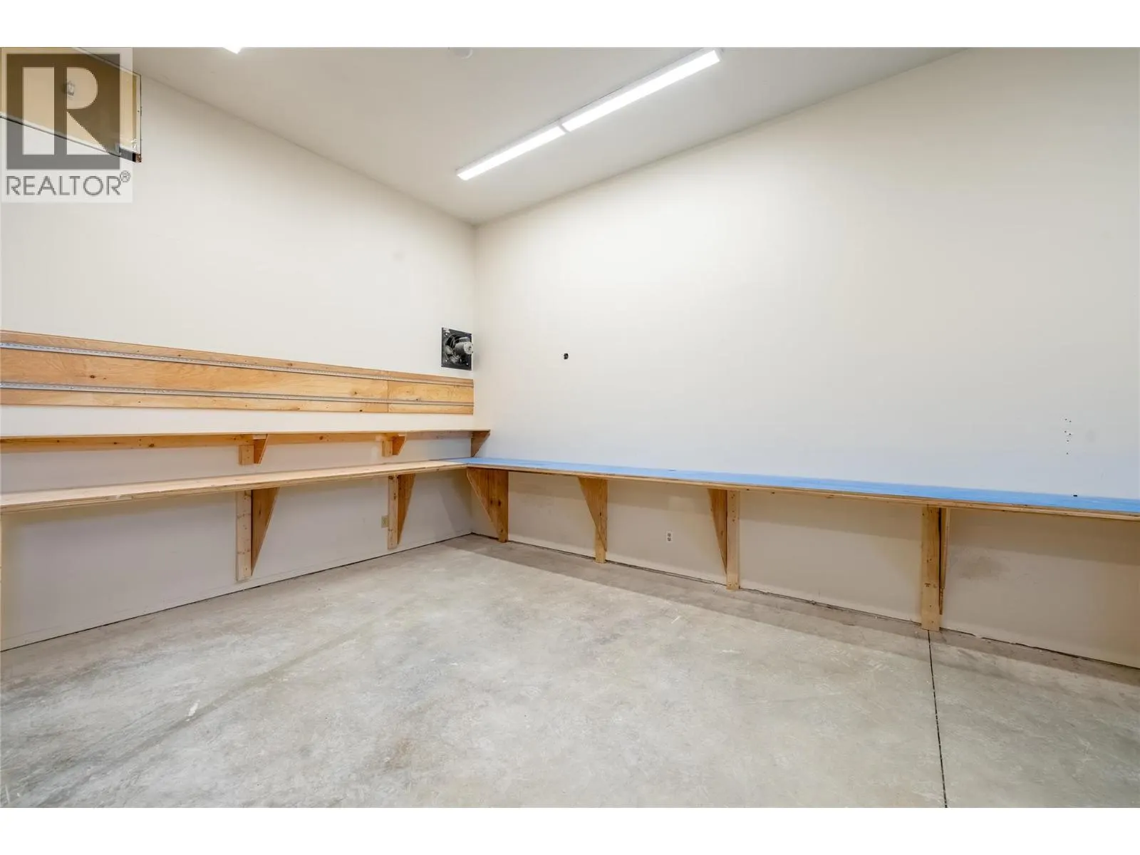 4901 Auto Road SE