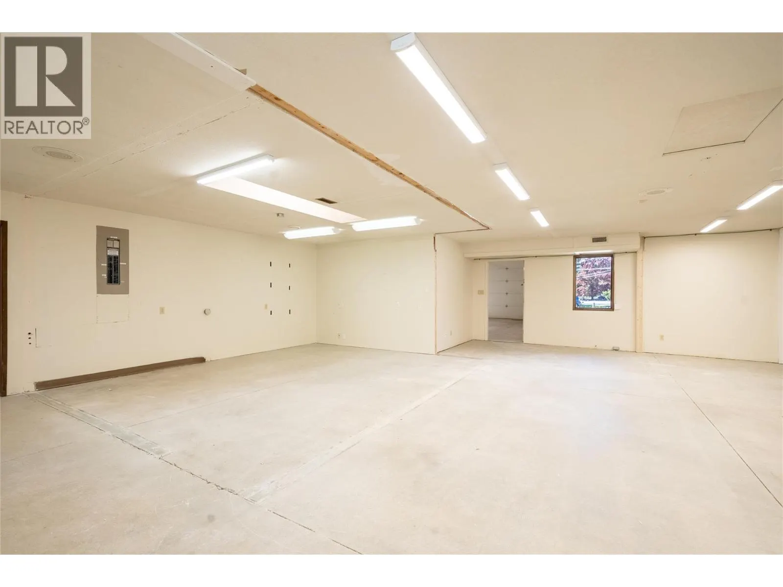 4901 Auto Road SE