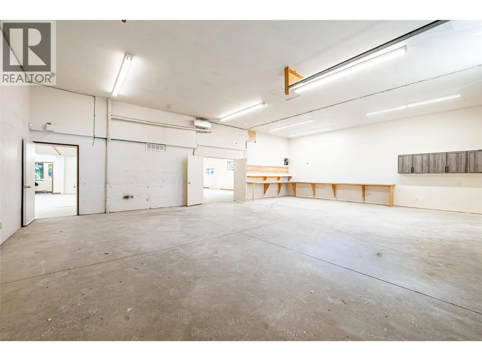 4901 Auto Road SE