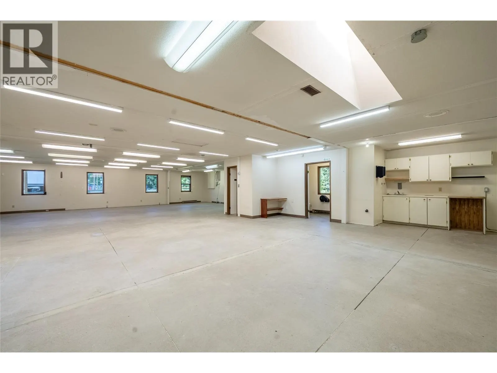 4901 Auto Road SE