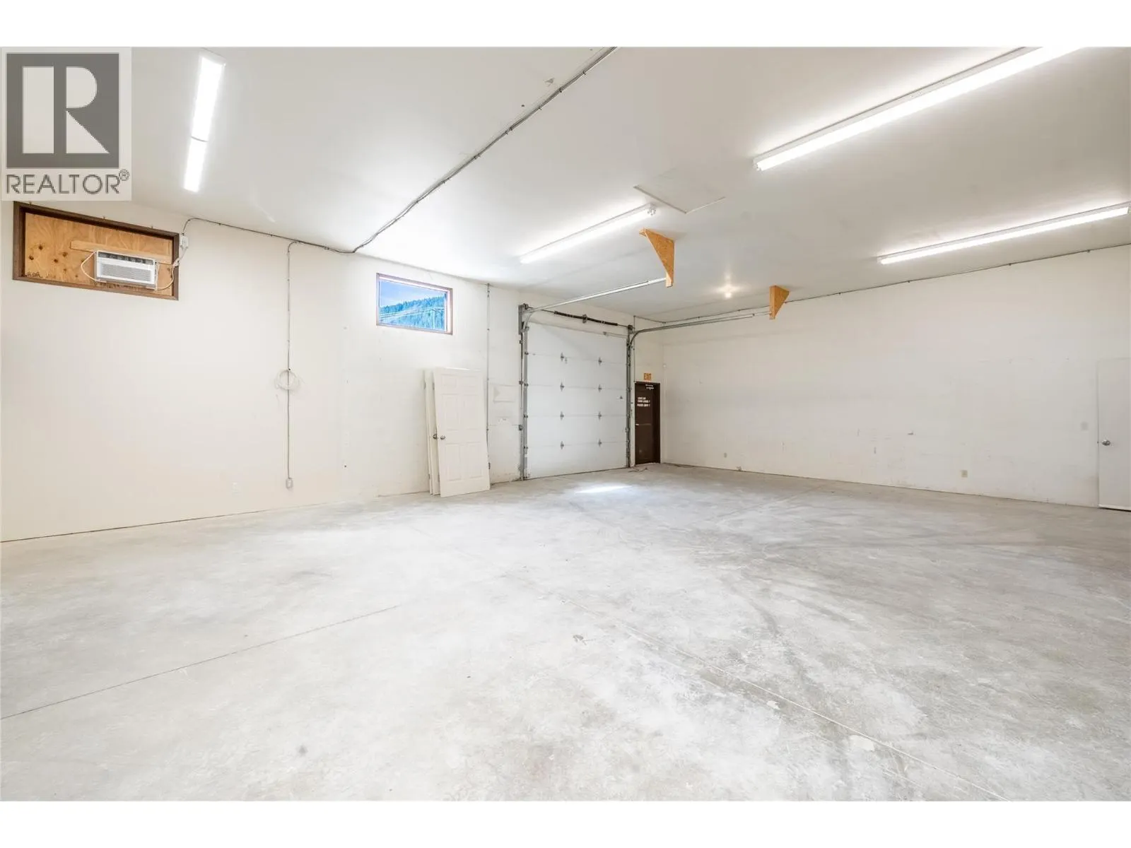 4901 Auto Road SE