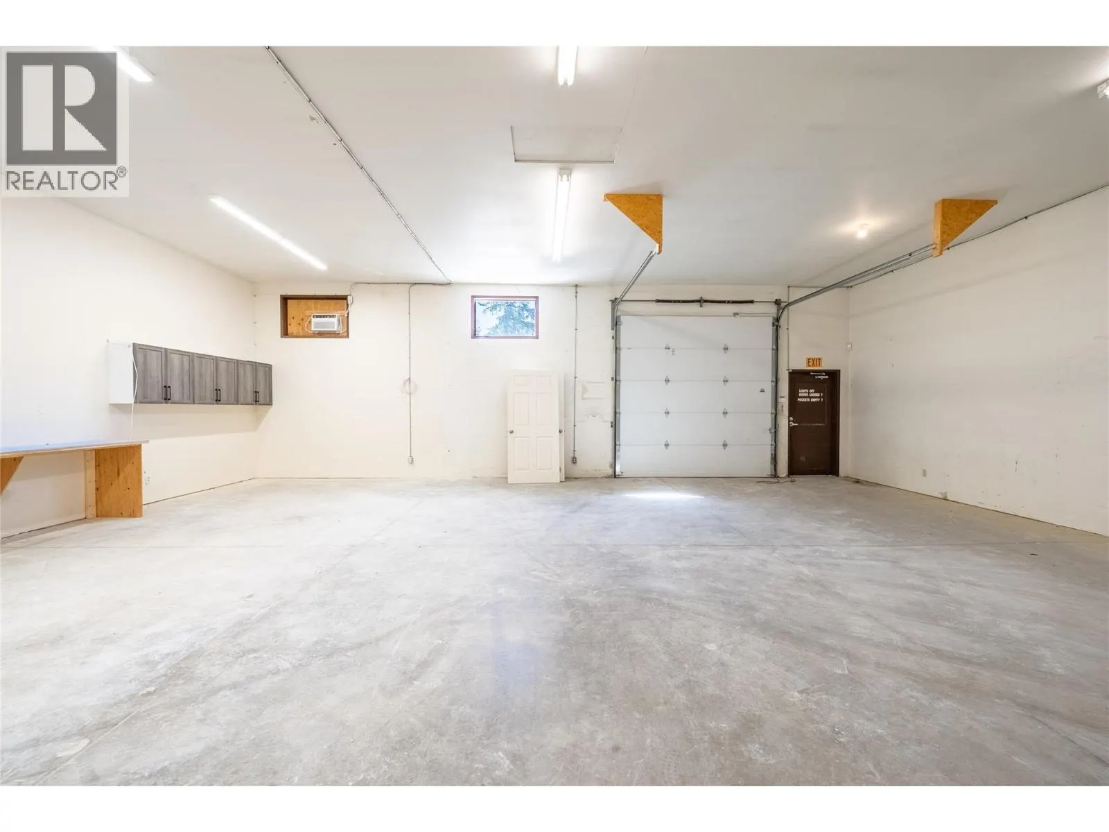4901 Auto Road SE