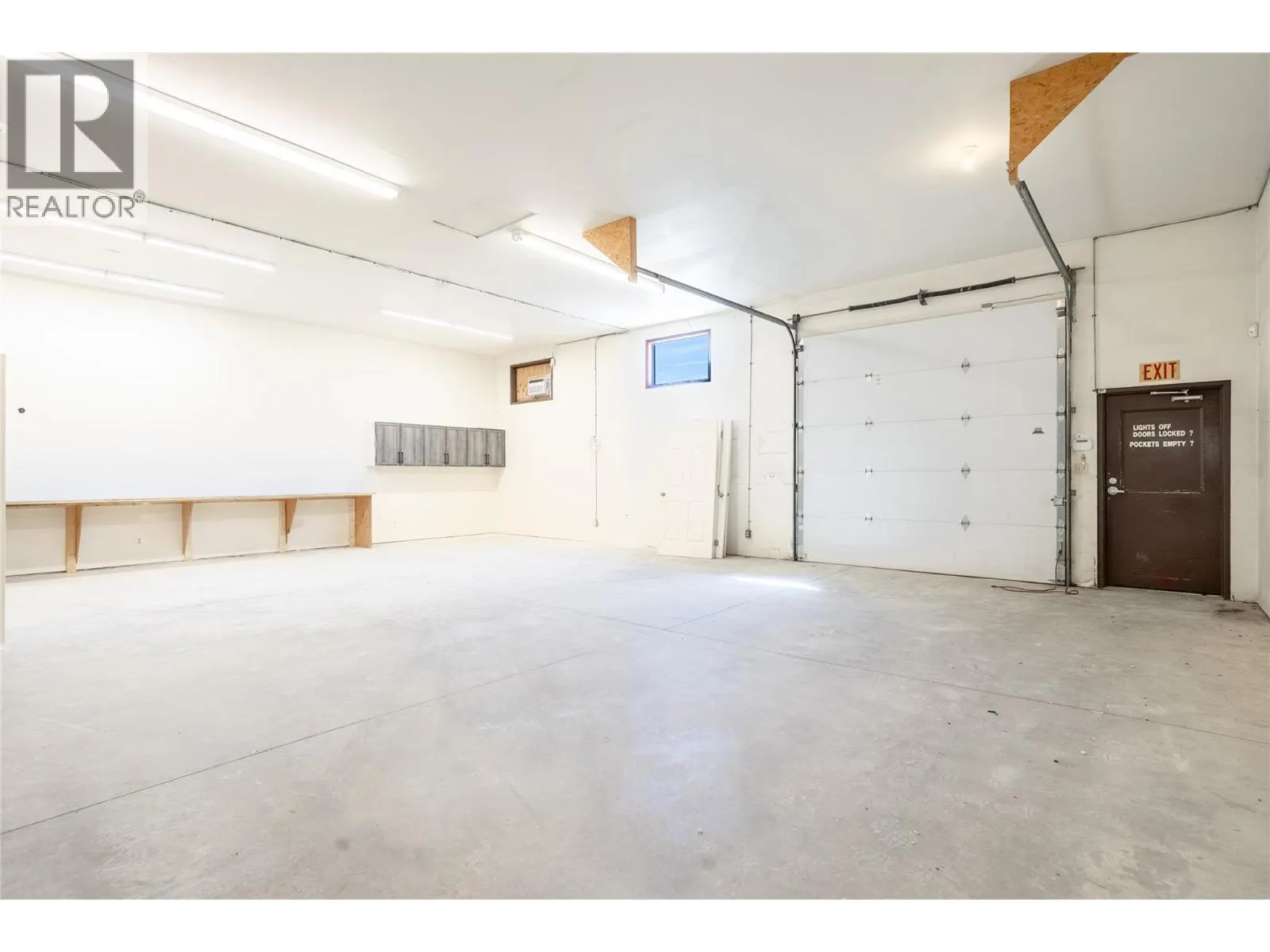 4901 Auto Road SE