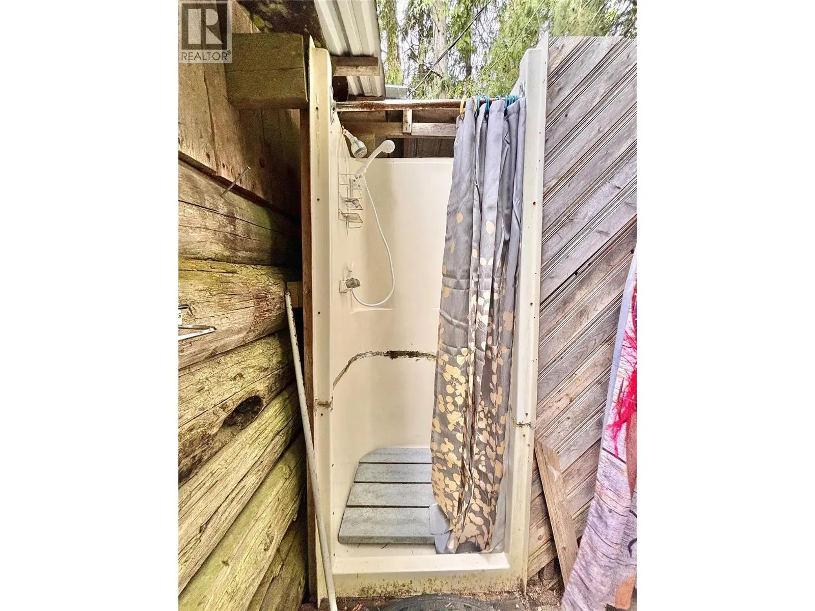 3614 Lumby Mabel Lake Road