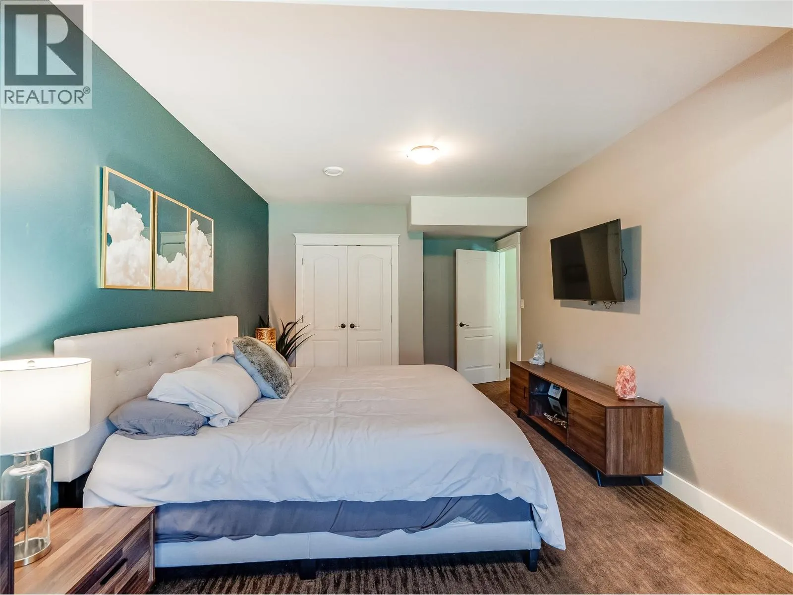 943 Riverview Place