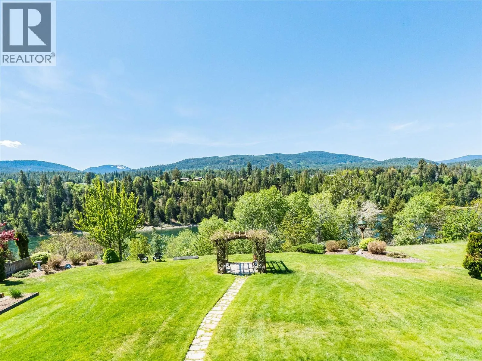 943 Riverview Place