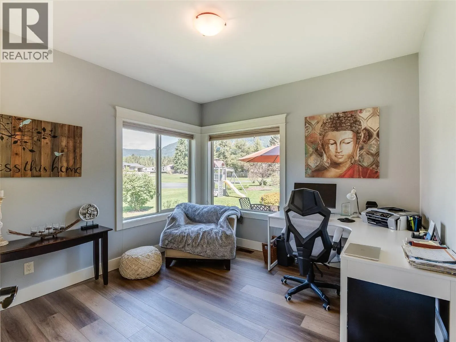 943 Riverview Place