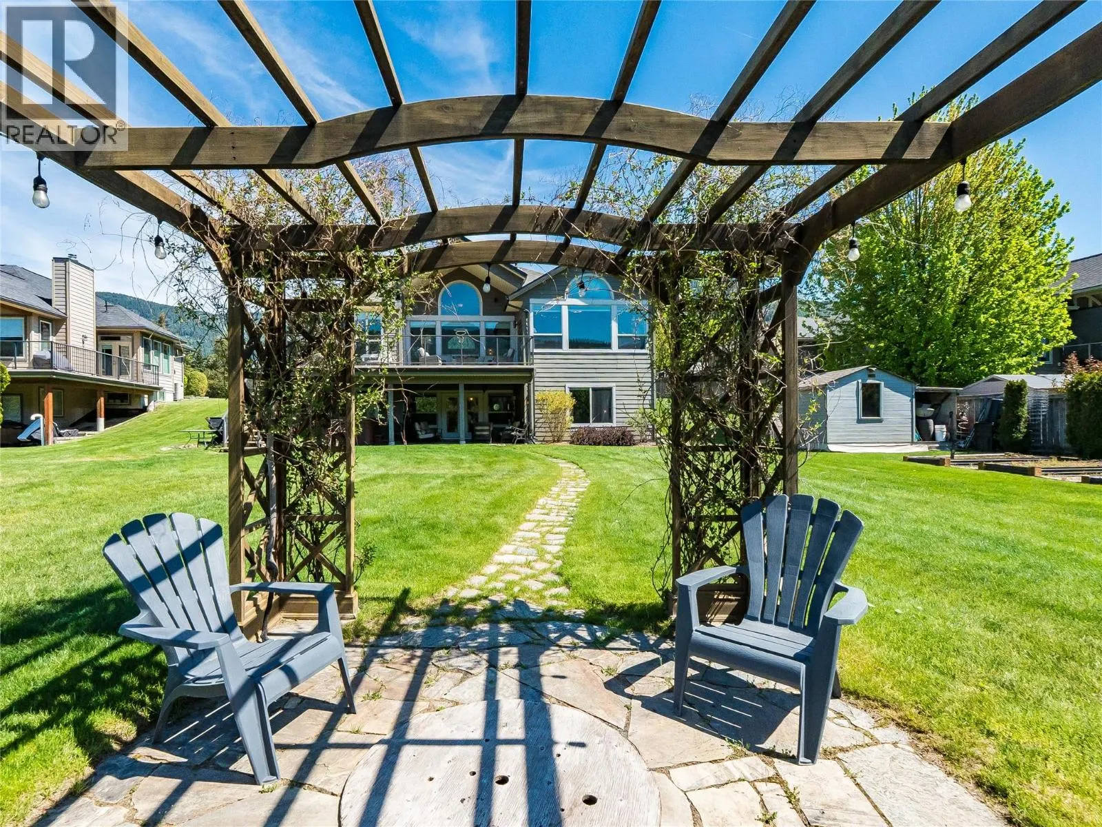 943 Riverview Place