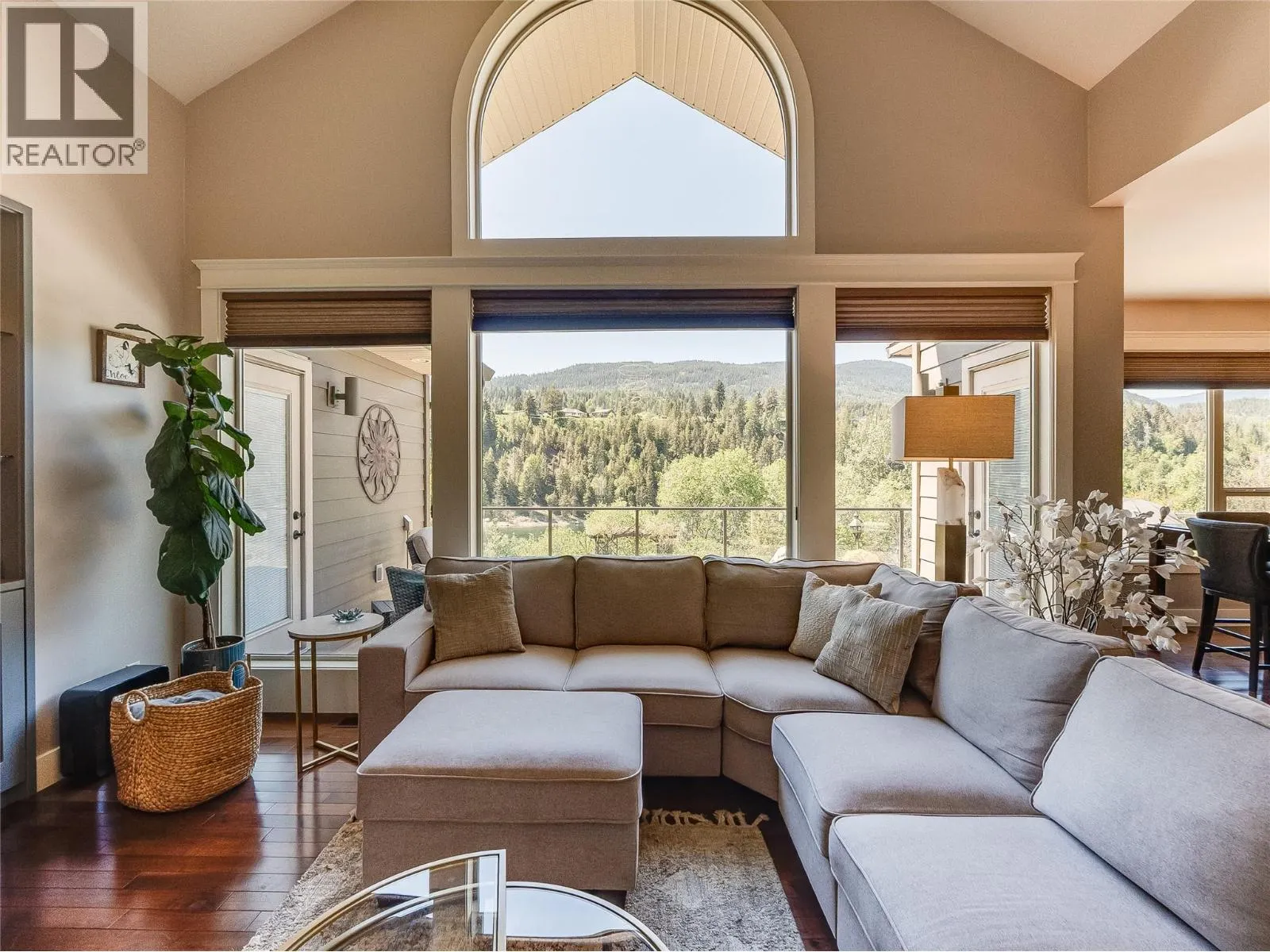943 Riverview Place