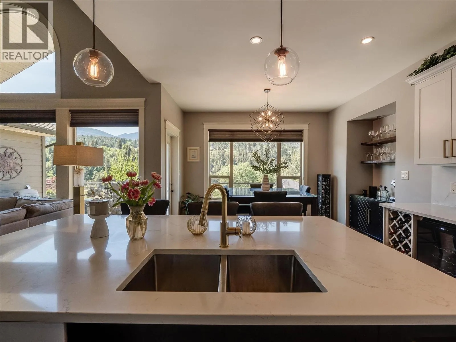 943 Riverview Place