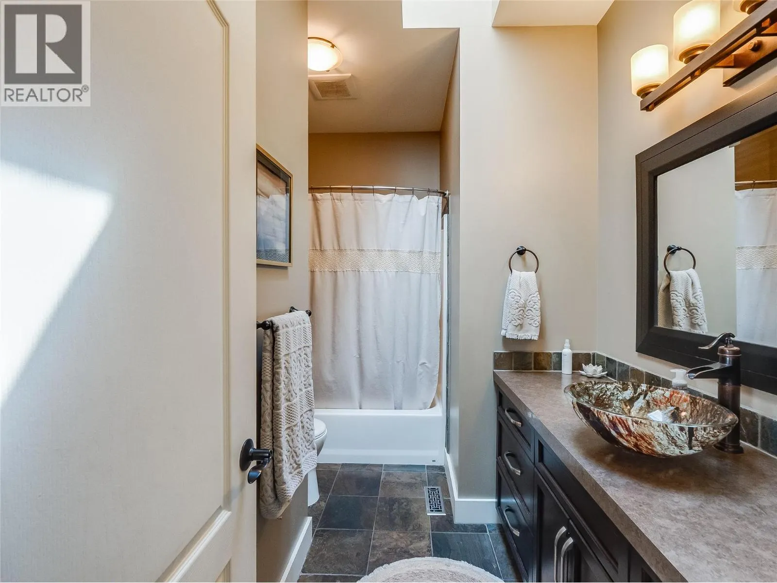 943 Riverview Place