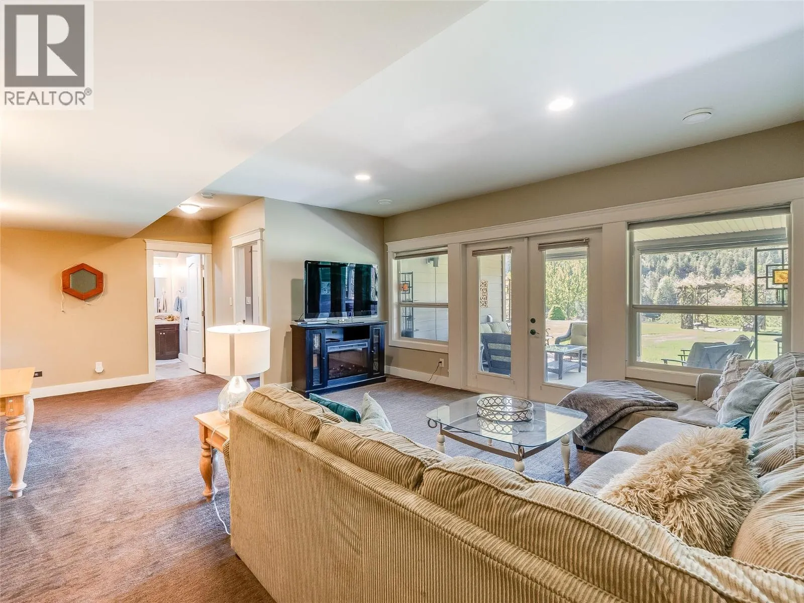943 Riverview Place