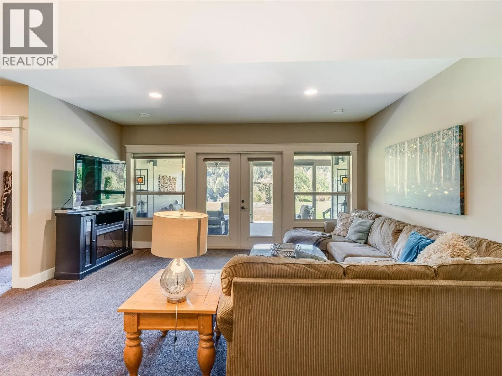 943 Riverview Place