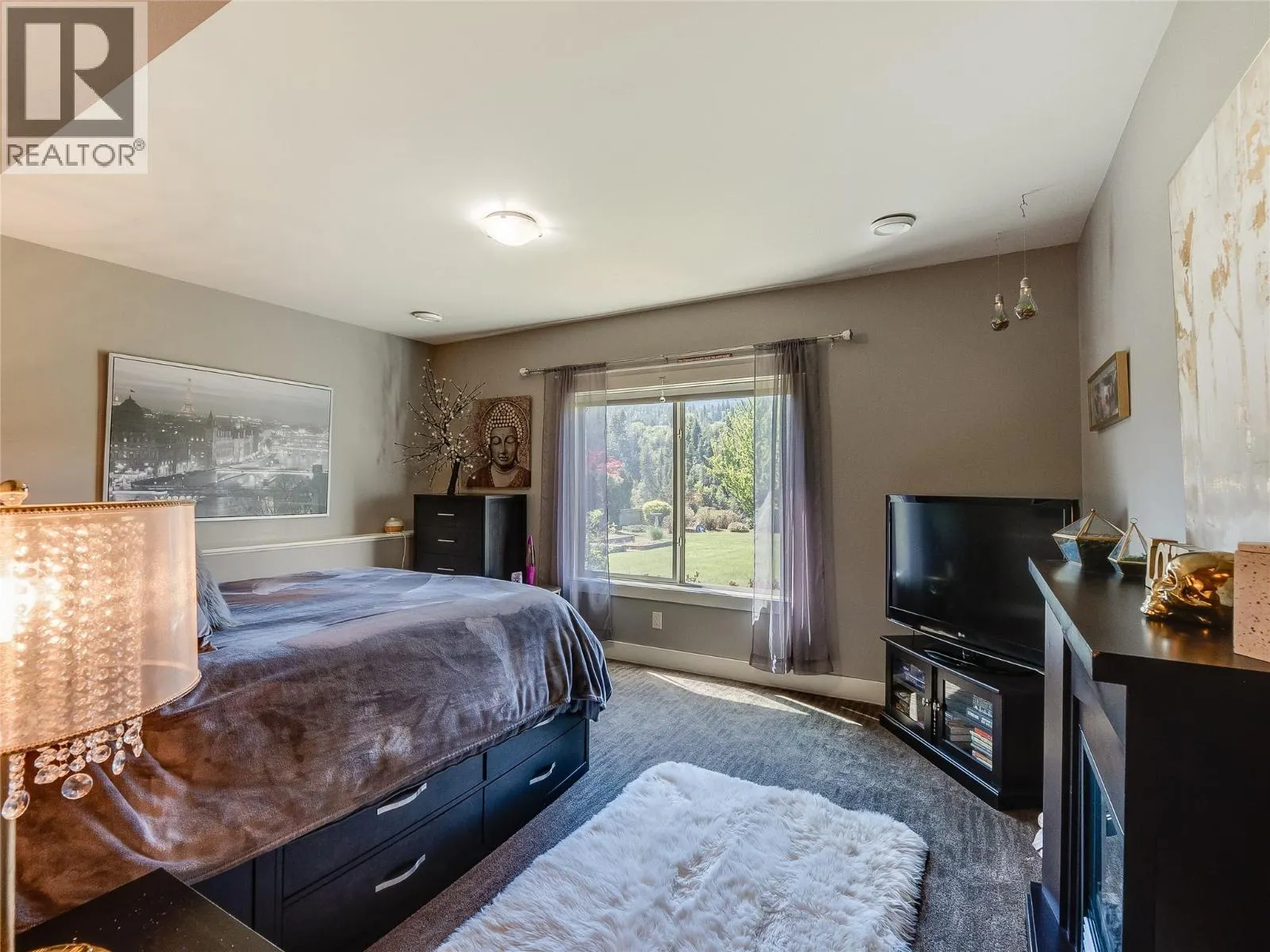 943 Riverview Place