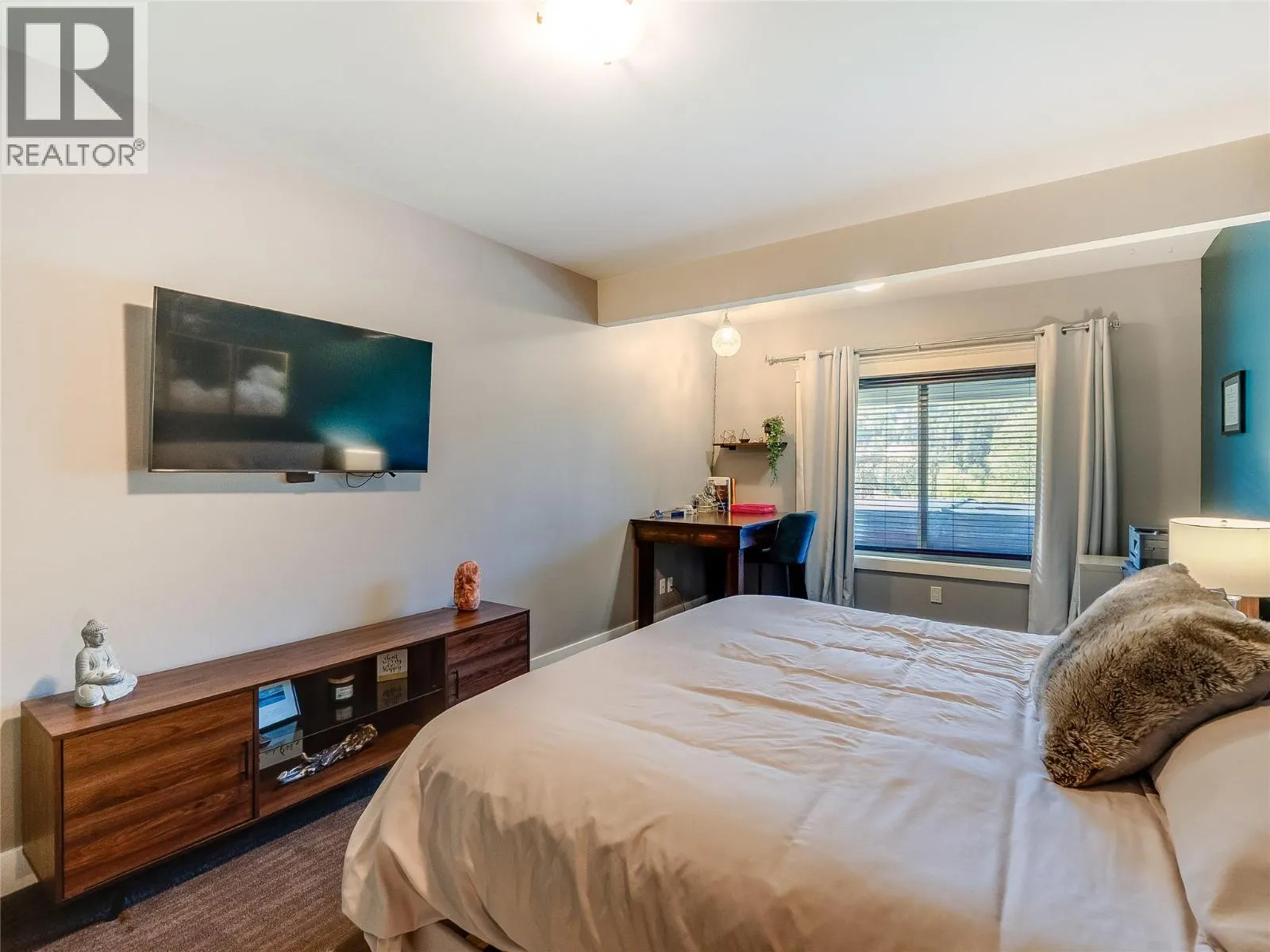 943 Riverview Place