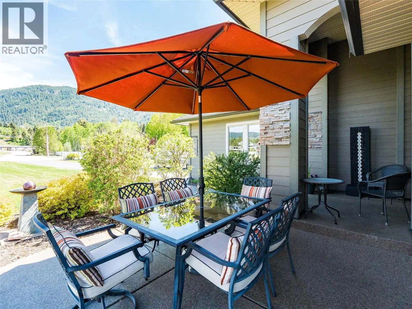 943 Riverview Place
