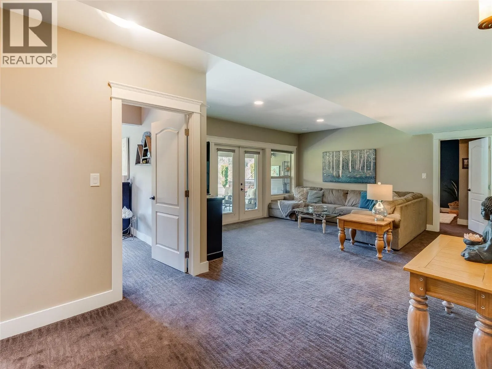 943 Riverview Place