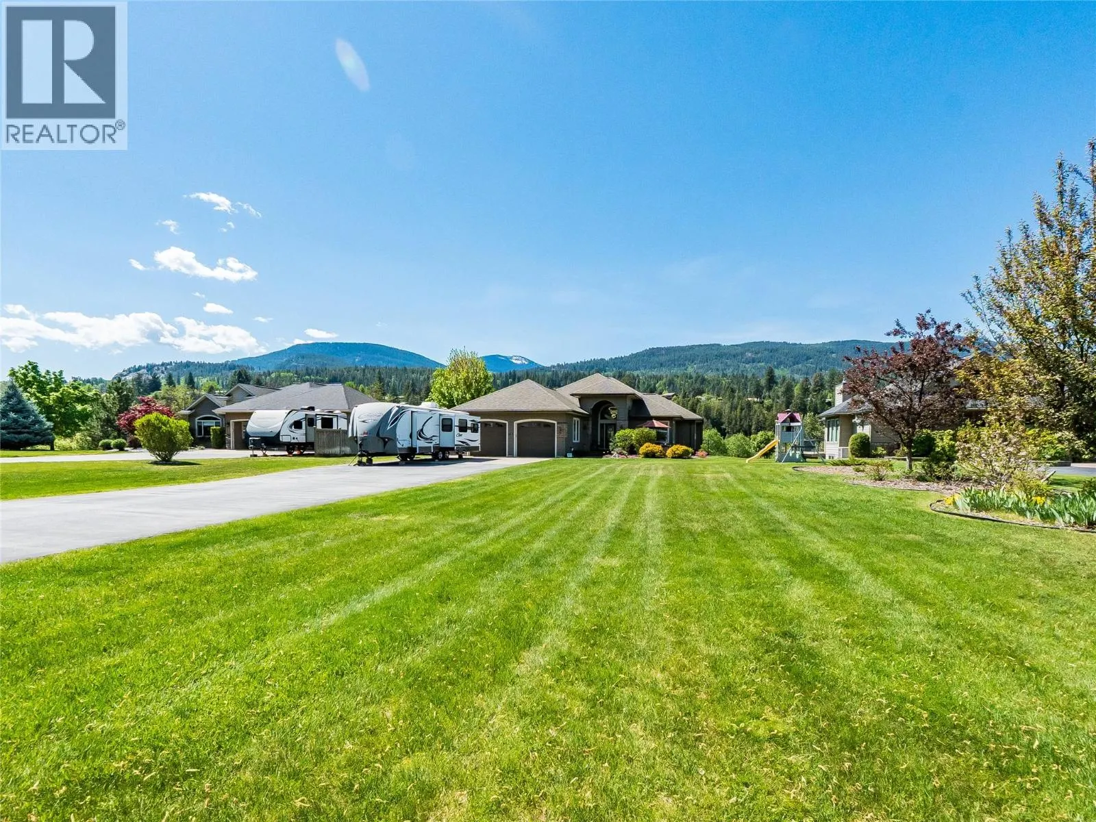 943 Riverview Place
