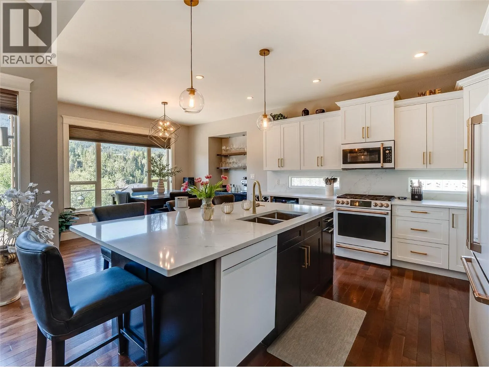 943 Riverview Place