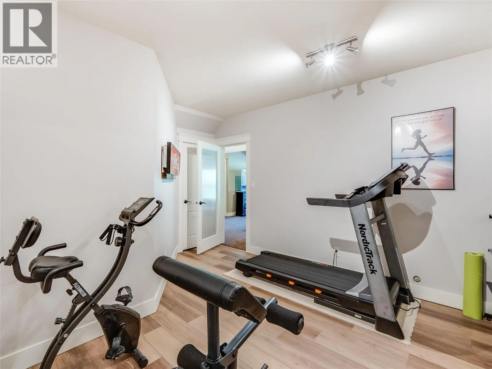 943 Riverview Place