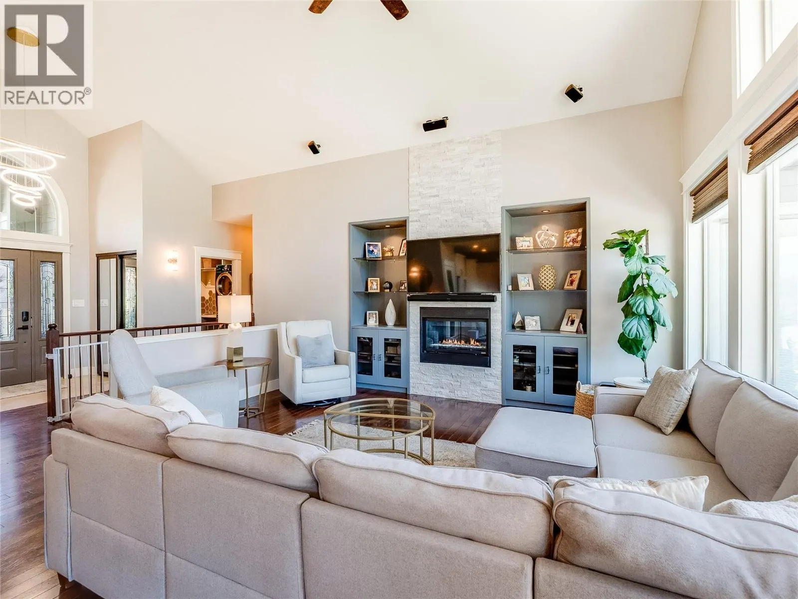 943 Riverview Place