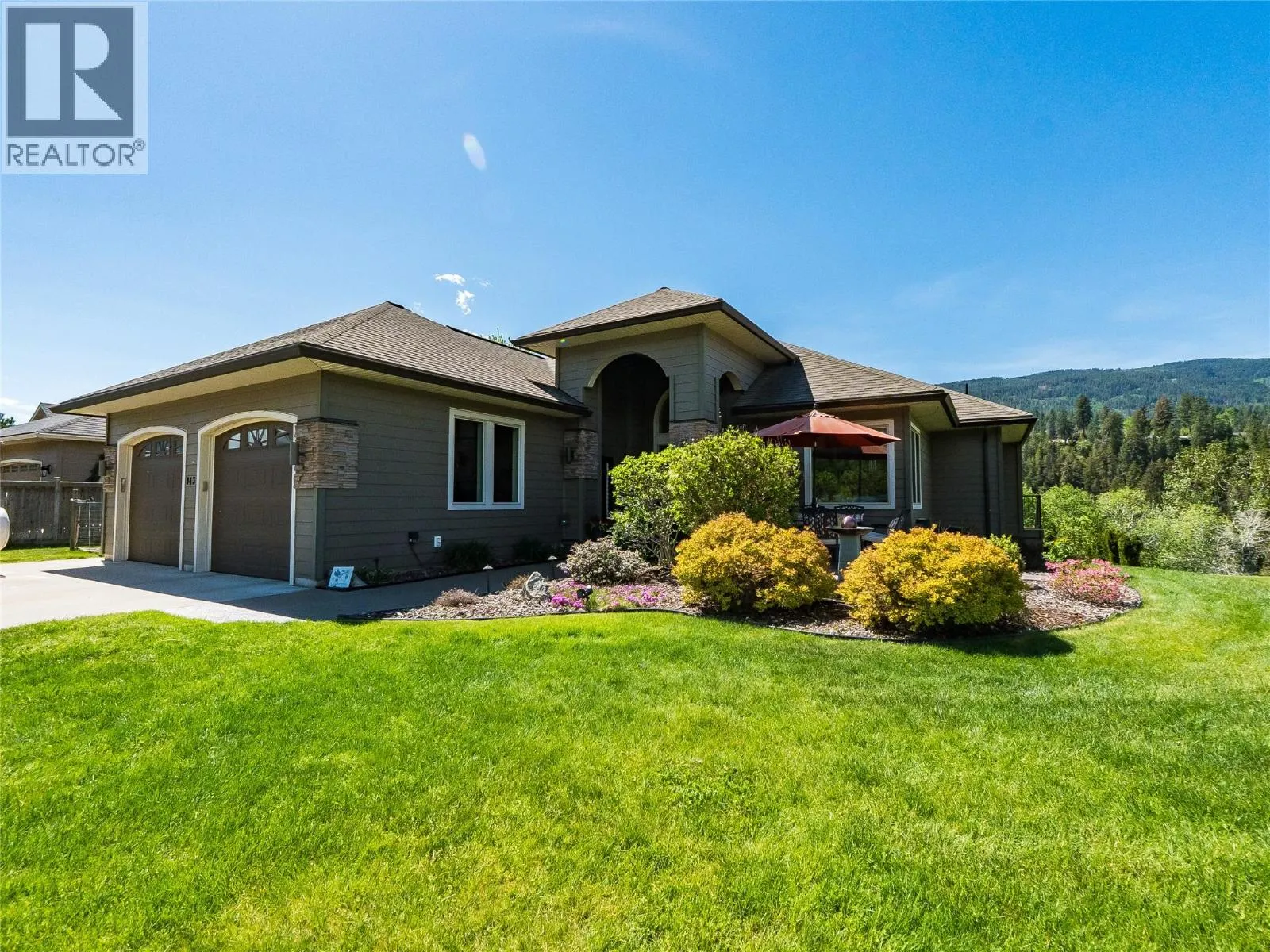 943 Riverview Place