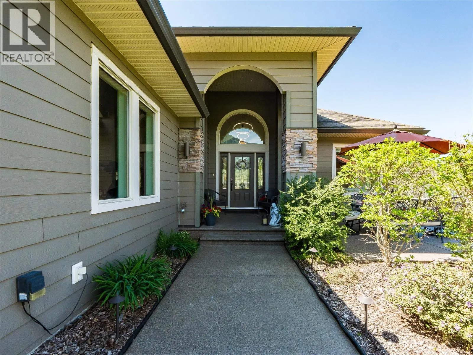 943 Riverview Place