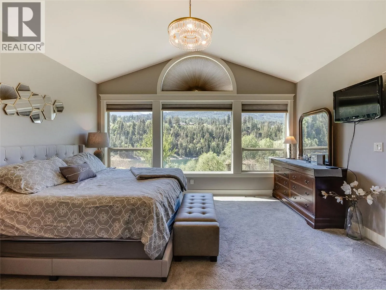 943 Riverview Place