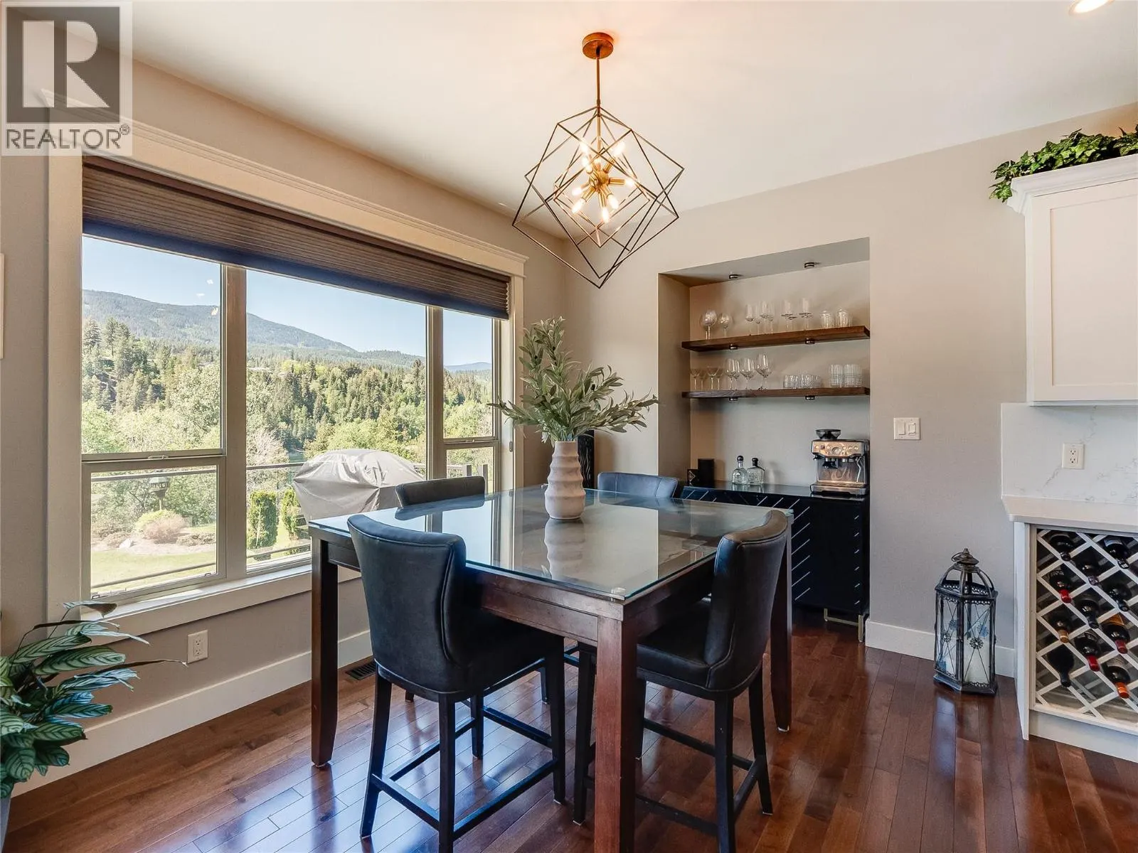 943 Riverview Place