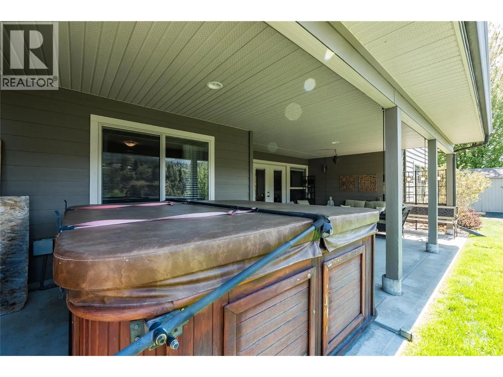 943 Riverview Place