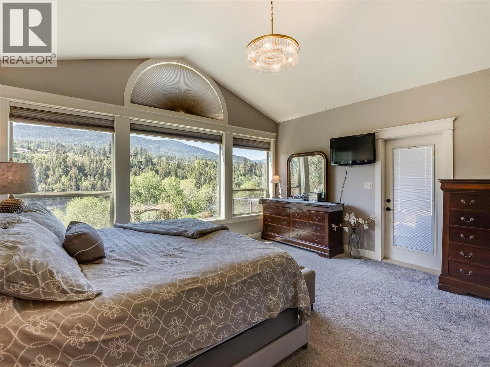 943 Riverview Place