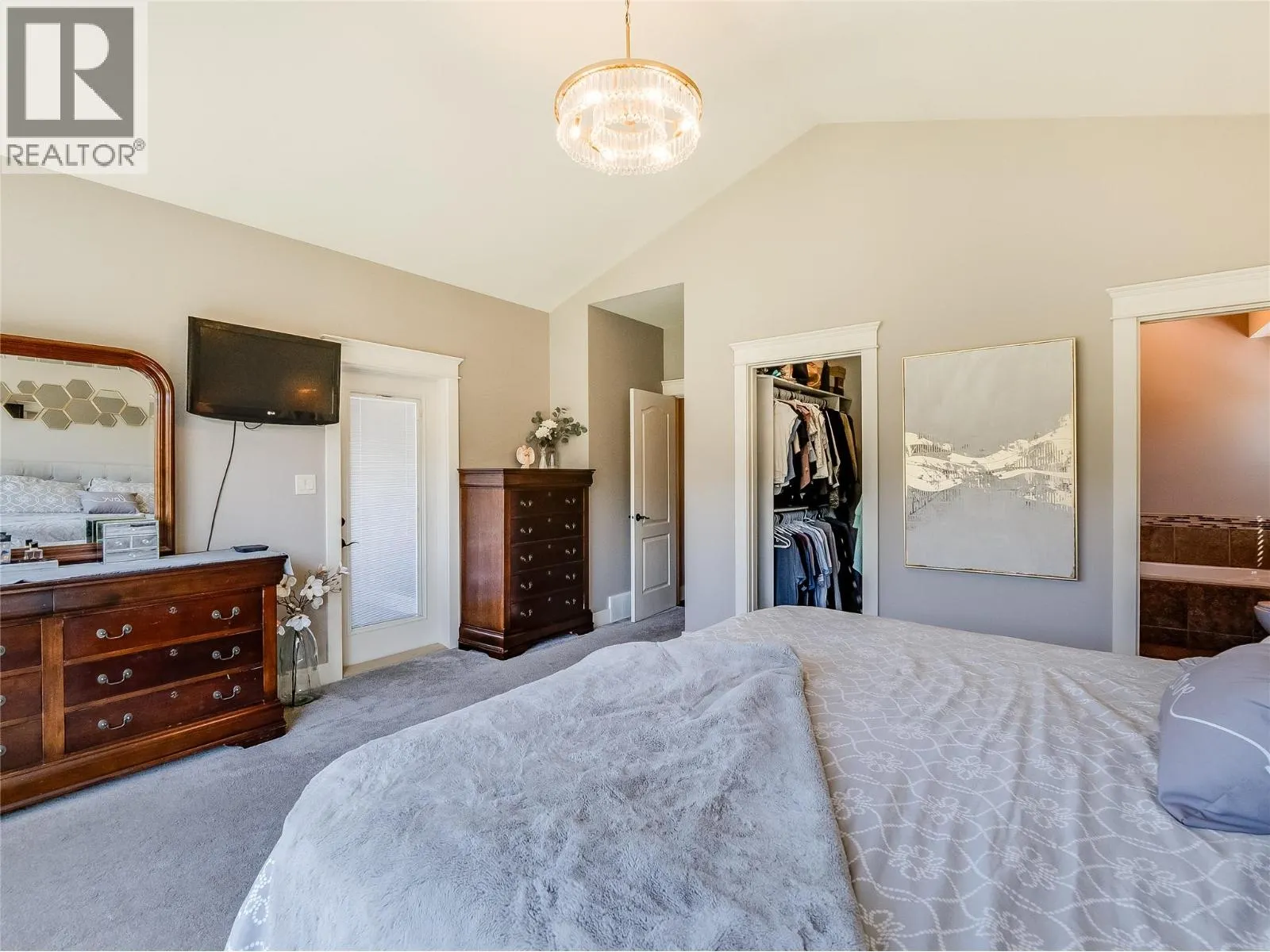 943 Riverview Place