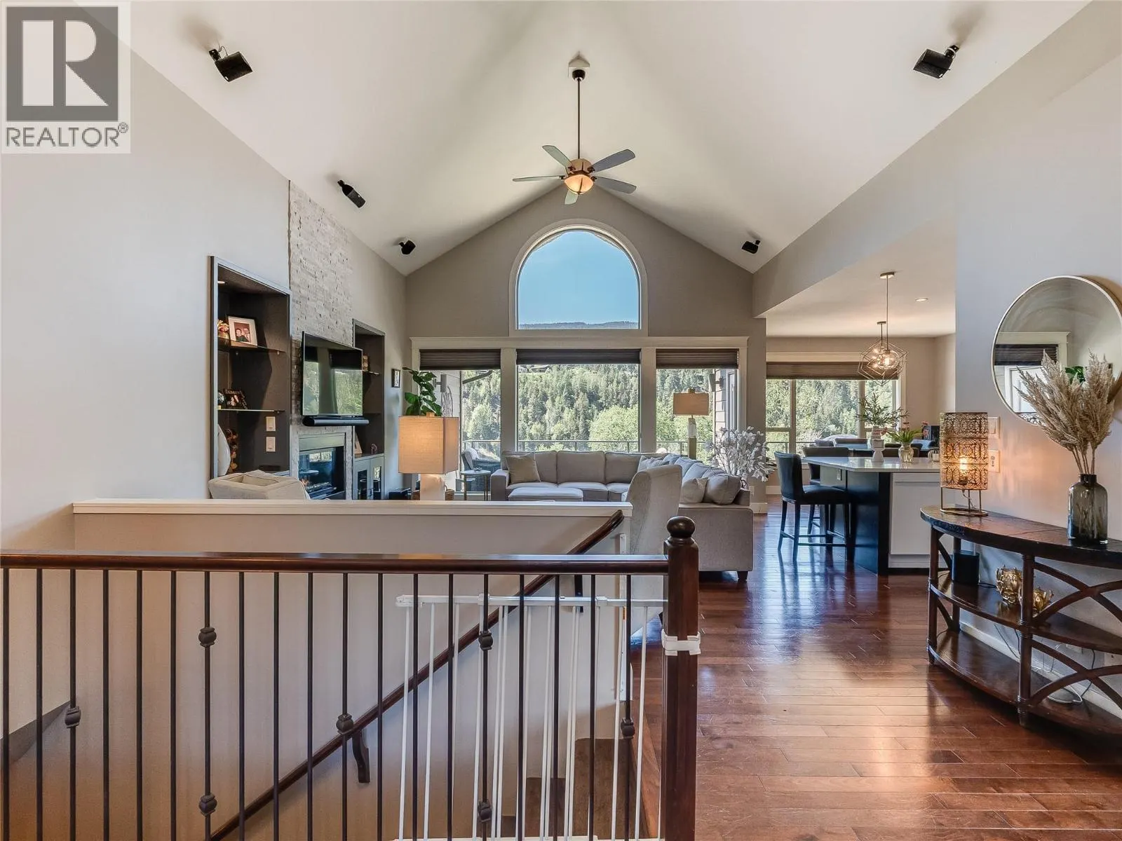 943 Riverview Place