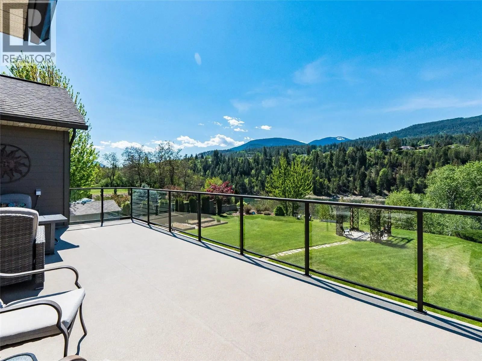 943 Riverview Place