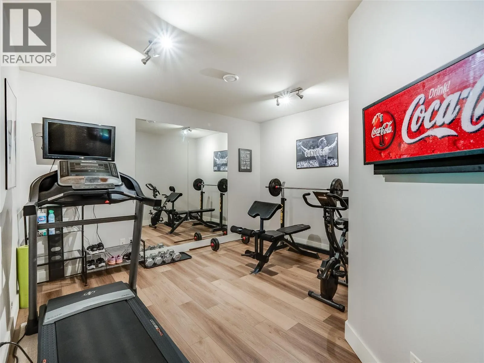 943 Riverview Place
