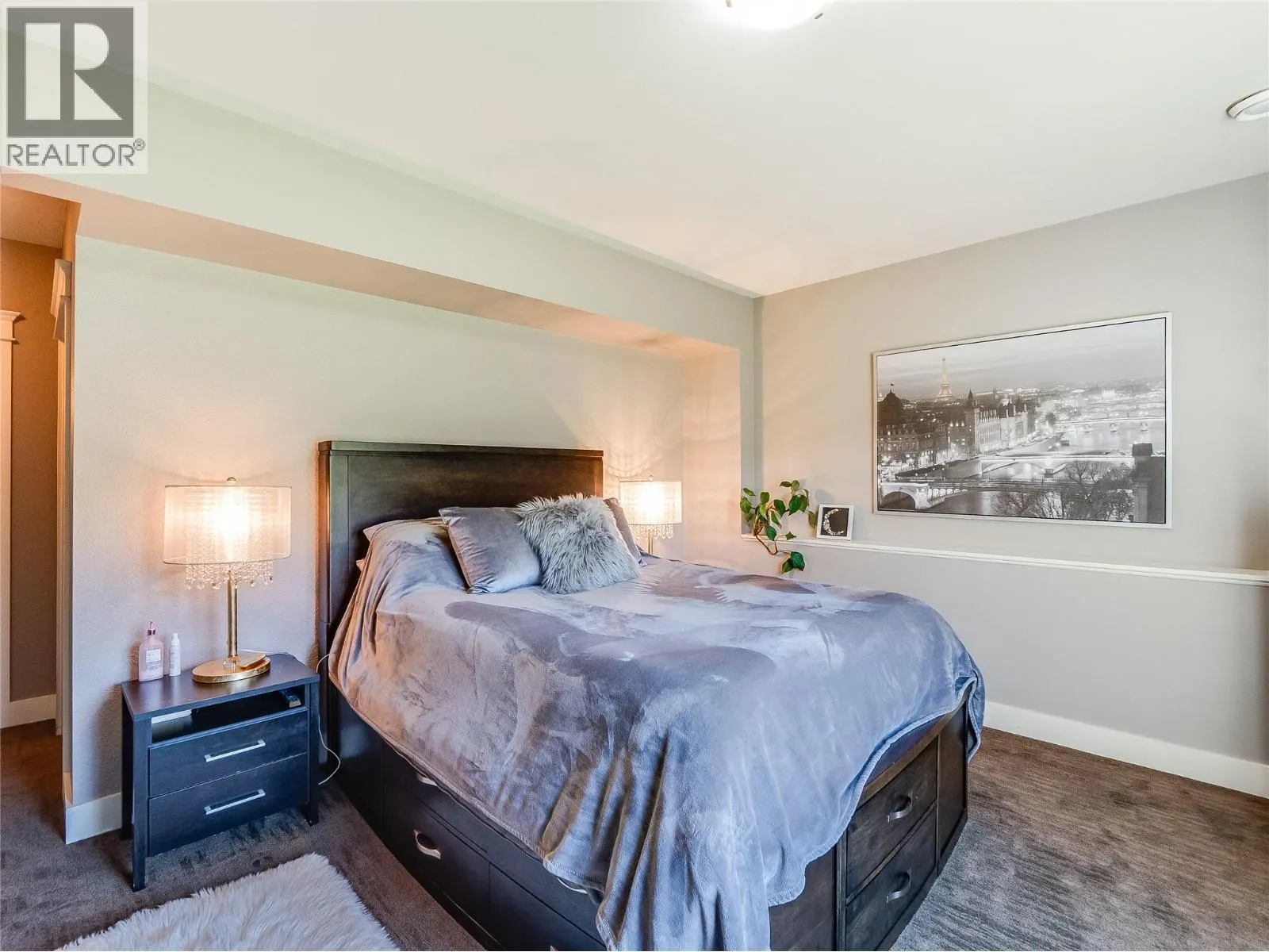 943 Riverview Place